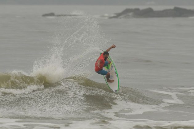 Glauciano Rodrigues, CBSurf BC Surf Festival, Praia Central, Camboriú (SC). Foto: Márcio David.