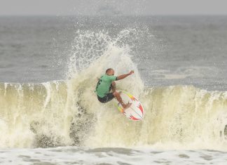 Veteranos caem no mar