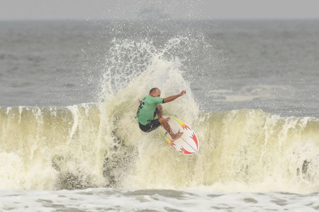 Victor Ribas, CBSurf BC Surf Festival, Praia Central, Camboriú (SC). Foto: Márcio David.