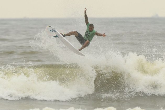 Péricles Dimitri, CBSurf BC Surf Festival, Praia Central, Camboriú (SC). Foto: Márcio David.