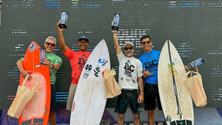 Pódio Legend 55+, CBSurf BC Surf Festival, Praia Central, Camboriú (SC). Foto: Márcio David.