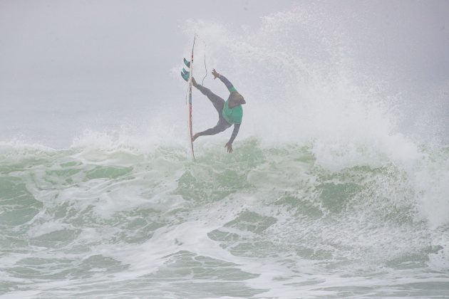 Carlos Munoz, Ericeira Pro 2024, Ribeira D'Ilhas, Portugal. Foto: WSL / Masurel.