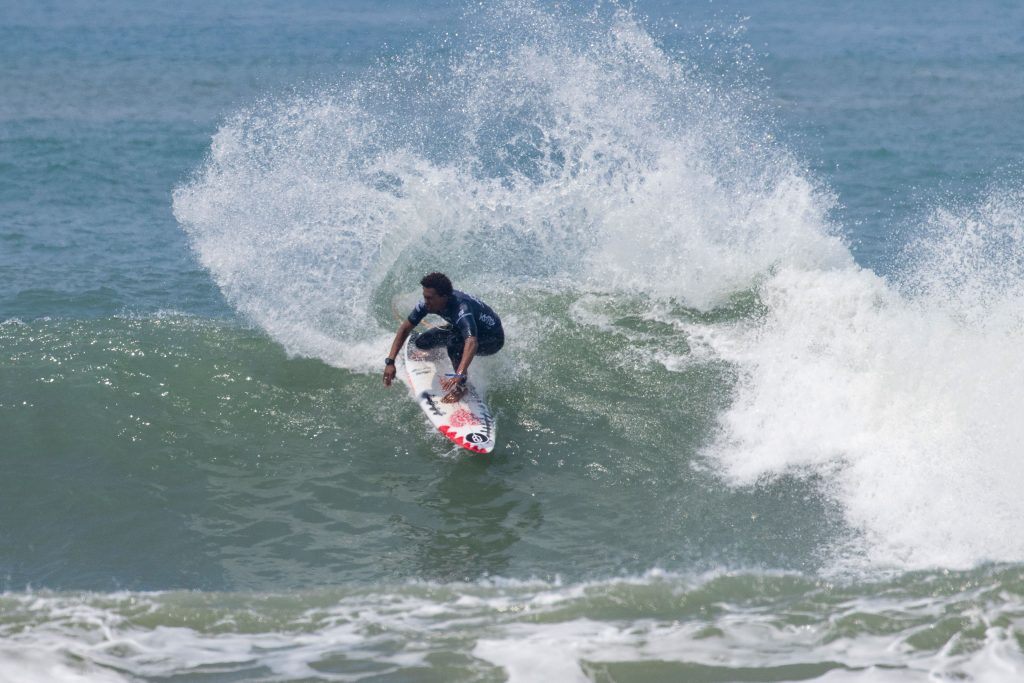 Cauã Costa garante vaga no Round 2.