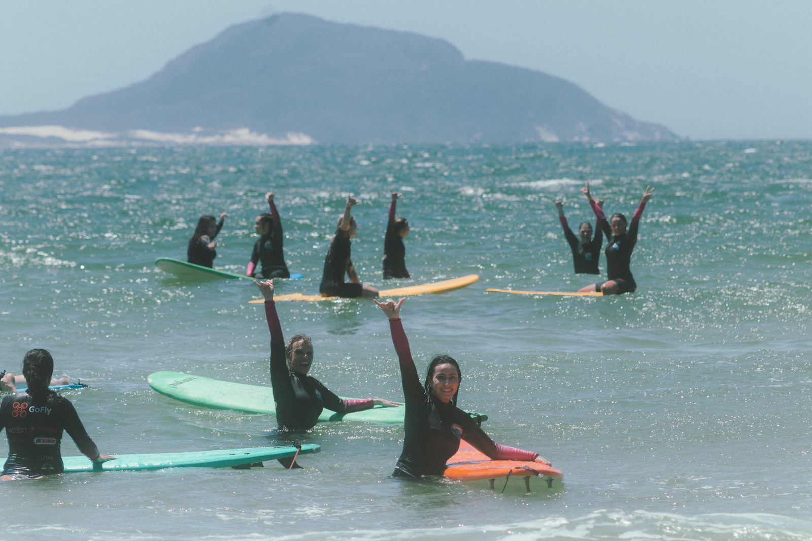 Segunda edição do Surf Trip Feminina é uma iniciativa do Grupo Esmalte e Parafina em parceria com construtora J.A. Russi.