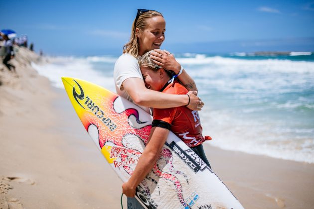 Isabella Nichols e Erin Brooks, Corona Saquarema Pro 2024, Itaúna, Rio de Janeiro. Foto: WSL / Thiago Diz.