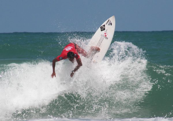 Jeova Rodrigues, Pernambucano de Surf 2024, Praia do Cupe, Porto de Galinhas, Ipojuca (PE). Foto: Alexandre Gondim.