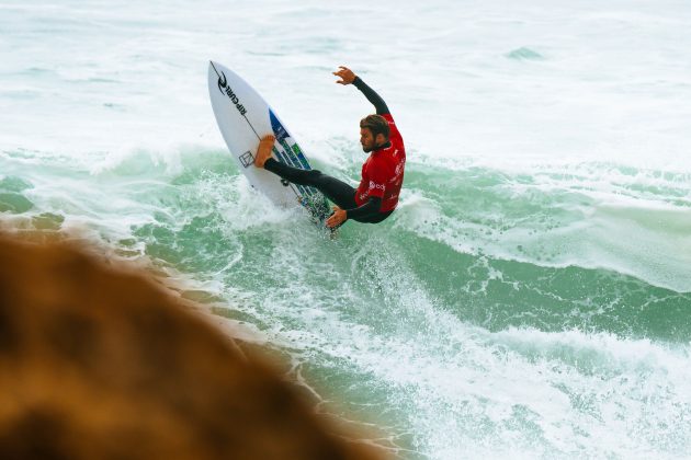 Justin Becret, Ericeira Pro 2024, Ribeira D'Ilhas, Portugal. Foto: WSL / Manel Geada.