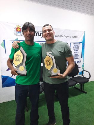 Luiz Torres e José Roberto Galvão, Guarujaense de Bodyboard, Praia do Tombo, Litoral de São Paulo. Foto: Divulgação.