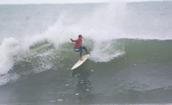 Luiza Rosa Teixeira, South to South Tríplice Coroa Imbitubense, Praia da Vila, Imbituba (SC). Foto: Alessandro Augusto.