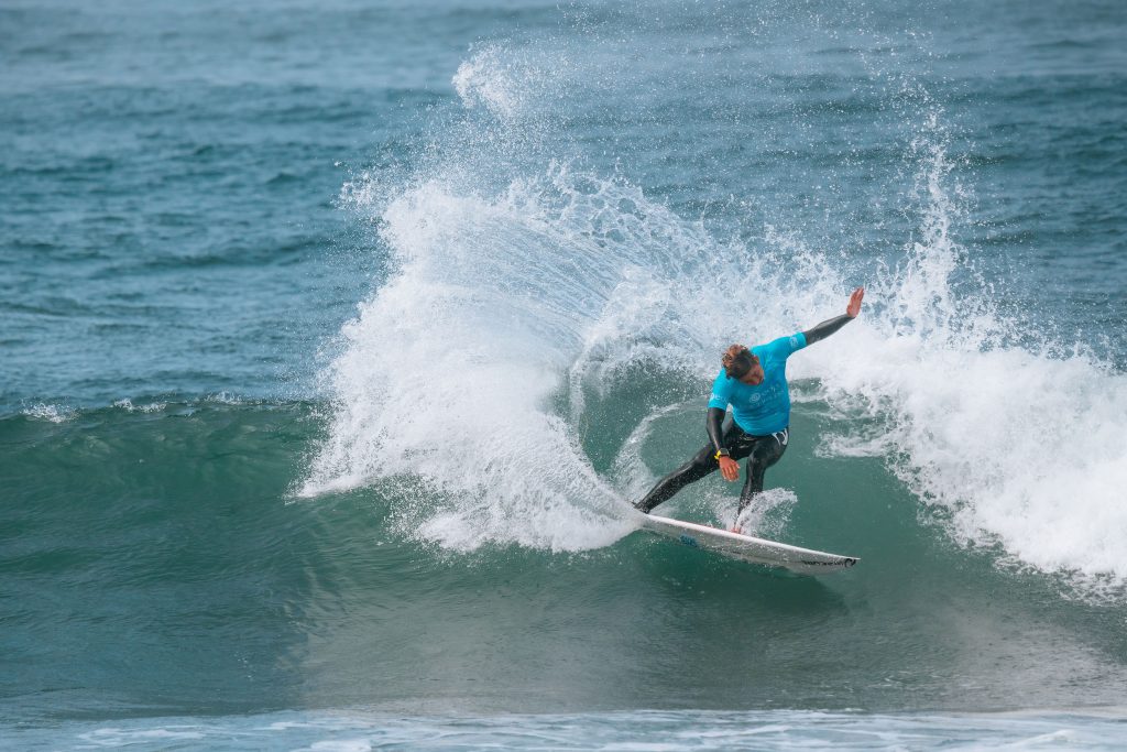 Samuel Pupo num dos belos arcos executados na bateria das quartas de final.