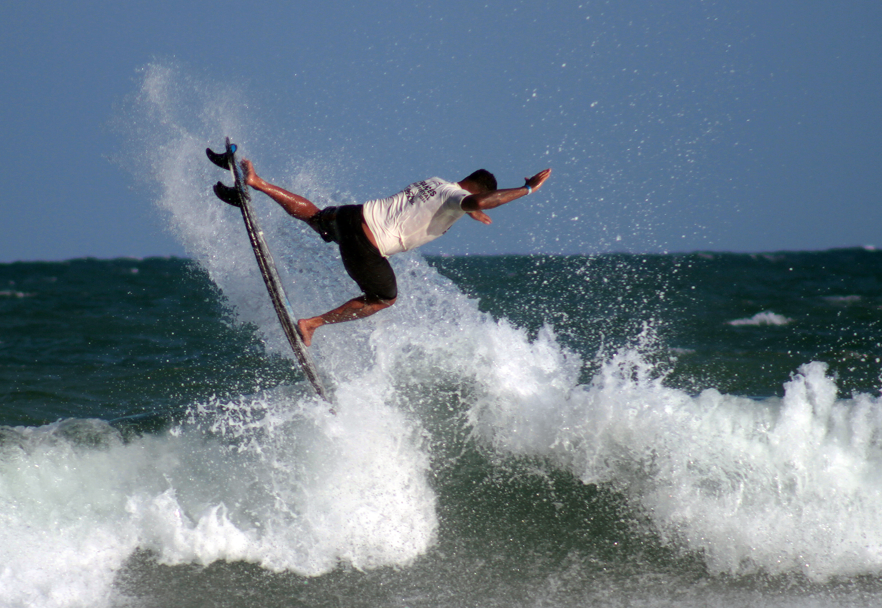 Weslley Dantas, atual campeão brasileiro 2023, na Praia do Francês.