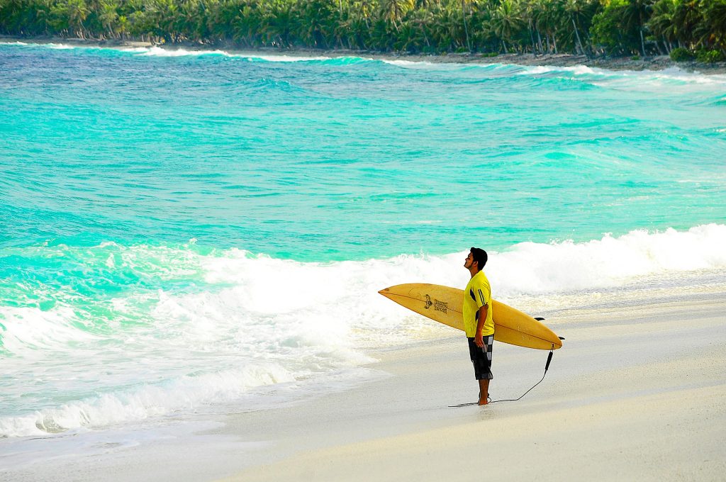 Instituto Ecosurf busca entender relação entre surfistas e meio ambiente.