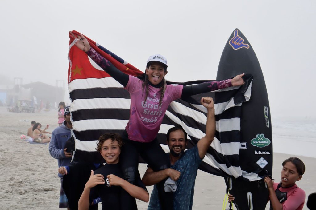 Carol Bastides, do Guarujá, é favorita na Sub 16, após vencer duas primeiras etapas do ano.