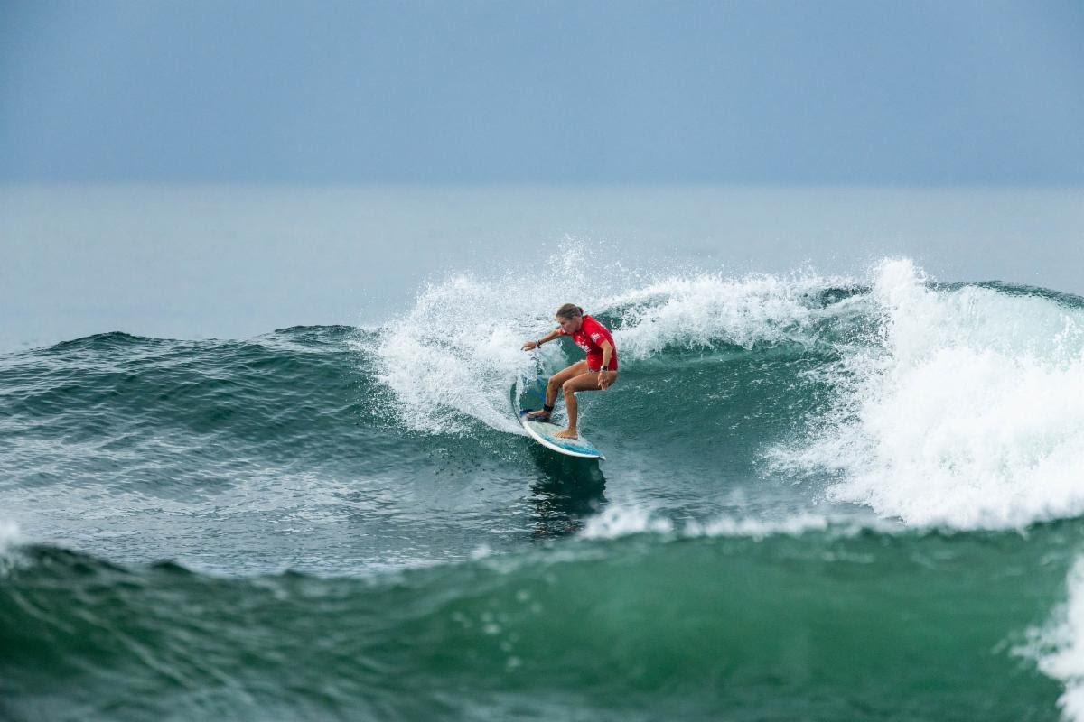 Norte-americana Becky Benson, pioneira do surfe feminino.