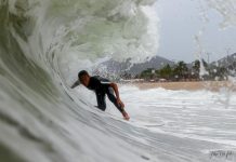 Daniel Fachini domina shorebreak