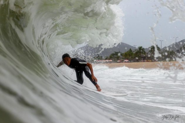 Daniel Fachini, Praia de Massaguaçu, Caraguatatuba (SP). Foto: Filipi Del Valle.