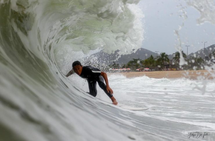 Daniel Fachini domina shorebreak