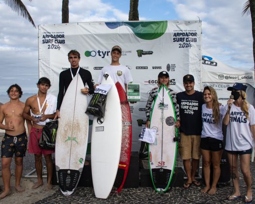 Pódio da categoria Mirim, Arpex Finals, 2ª etapa do circuito Tyr Energia Arpoador Surf Club 2024. Foto: Federico Zambonini.