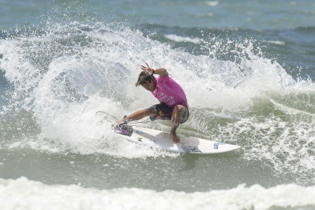 Matheus Neves, CBSurf Rip Curl Grom Search, Praia do Tombo, Guarujá (SP). Foto: Márcio David.