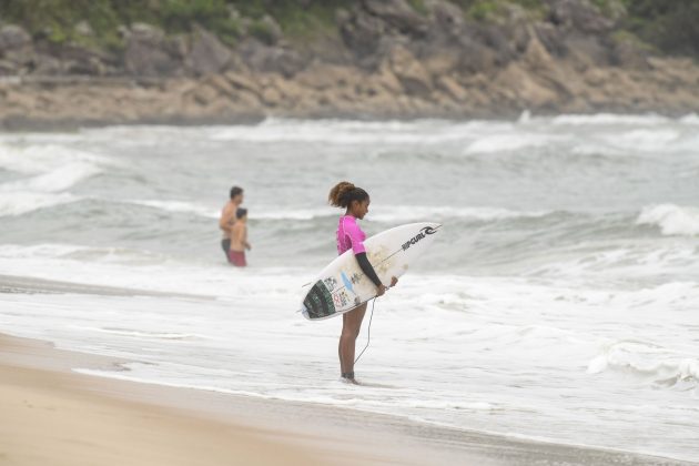 Maria Eduarda, CBSurf Rip Curl Grom Search, Praia do Tombo, Guarujá (SP). Foto: Márcio David.