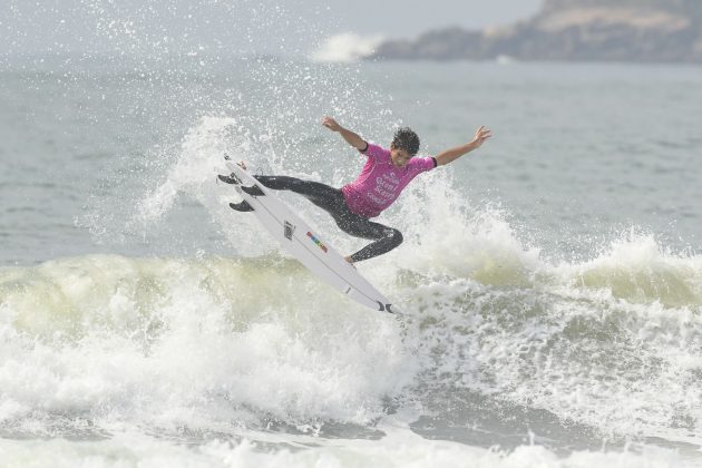 Bryan Almeida, CBSurf Rip Curl Grom Search, Praia do Tombo, Guarujá (SP). Foto: Márcio David.