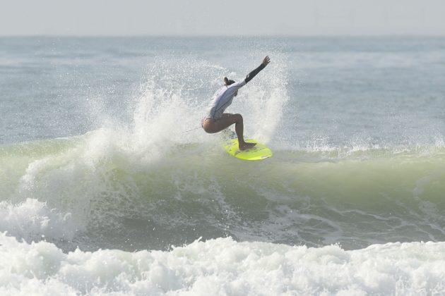 Carol Bastides, CBSurf Rip Curl Grom Search, Praia do Tombo, Guarujá (SP). Foto: Márcio David.