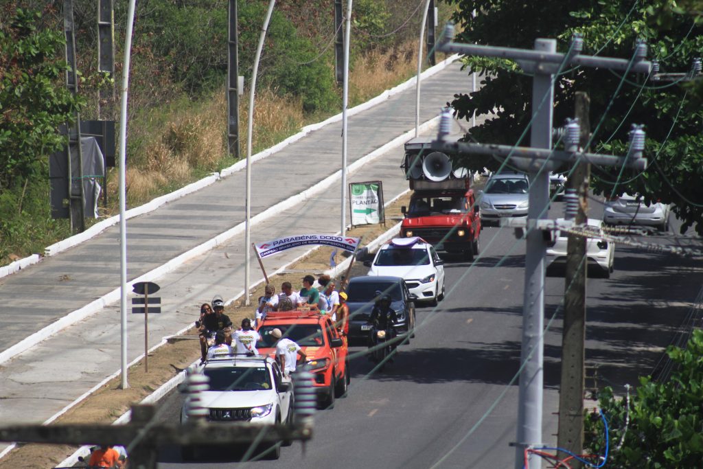 Carreata homenageia Douglas Silva pelo título nacional.