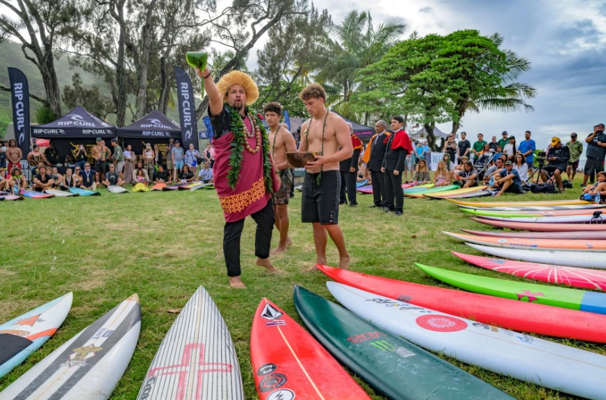 Eddie Would Go teve Cerimônia de Abertura em Waimea Bay.