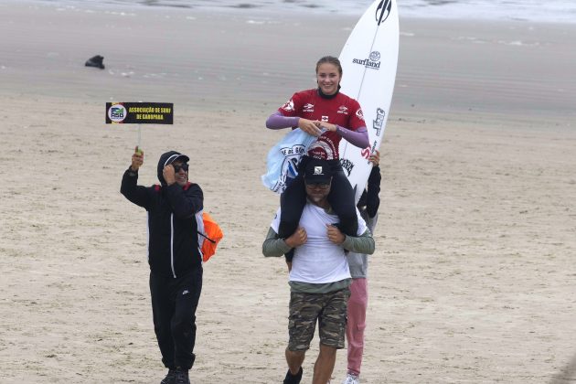 Maya Carpinelli, Interassociações de Surf 2024, Praia da Vila, Imbituba (SC). Foto: Angelo Possenti.