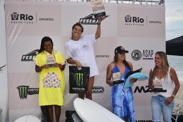 Pódio Longboard Feminino, Prainha Surf Pro/Am 2024, Rio de Janeiro. Foto: Nelson Veiga.