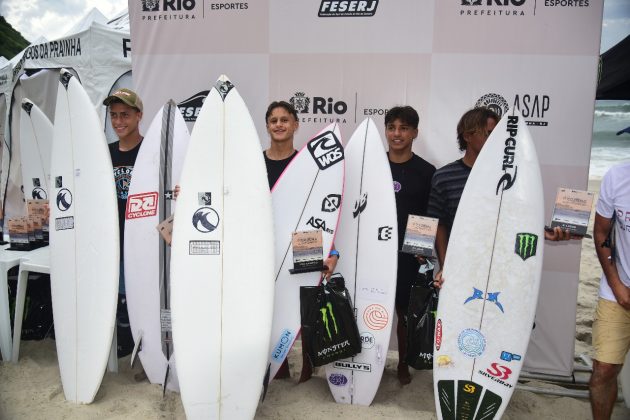 Pódio Sub 16 Masculino, Prainha Surf Pro/Am 2024, Rio de Janeiro. Foto: Nelson Veiga.