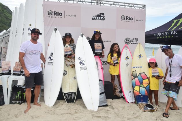 Pódio Sub 12 Feminino, Prainha Surf Pro/Am 2024, Rio de Janeiro. Foto: Nelson Veiga.