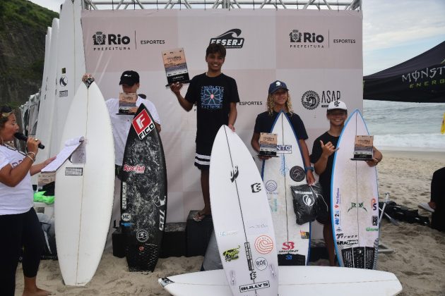 Pódio Sub 14 Masculino, Prainha Surf Pro/Am 2024, Rio de Janeiro. Foto: Nelson Veiga.