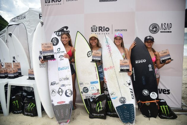 Pódio Sub 16 Feminino, Prainha Surf Pro/Am 2024, Rio de Janeiro. Foto: Nelson Veiga.