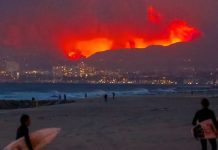 Surfistas empenhados na ajuda