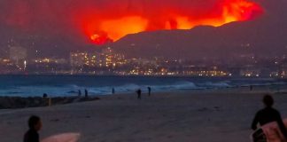 Surfistas empenhados na ajuda