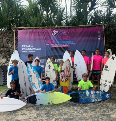 Equilibriza Surf Grommets, Praia de Pernambuco, Guarujá (SP). Foto: Divulgação.