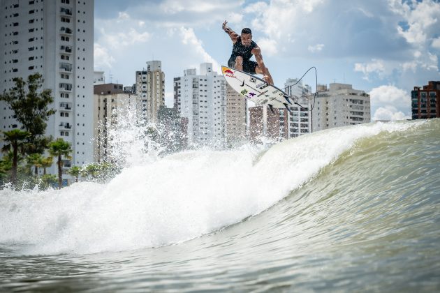 Italo Ferreira, São Paulo Surf Club, São Paulo (SP). Foto: Marcelo Maragni.