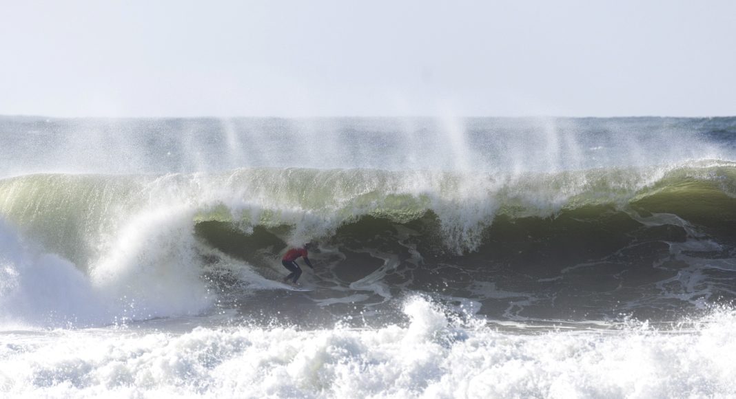 Bruno Santos, Capítulo Perfeito powered by Billabong, Praia de Carcavelos, Cascais, Portugal. Foto: André Carvalho.