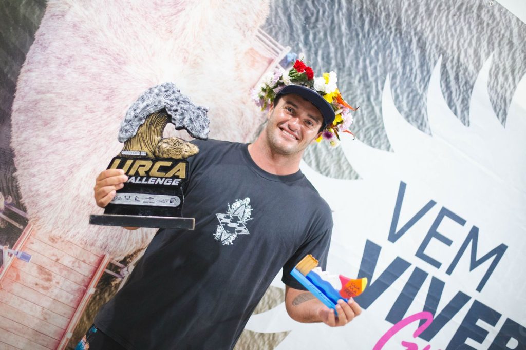 Carioca Pedro Calado com troféu do Urca Challenge 2025.