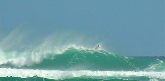 Costa Leste de Oahu salva o último dia de surf do ano