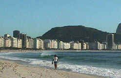 Areia de Copacabana está contaminada