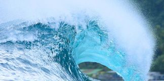 Fome de tubos em Teahupoo