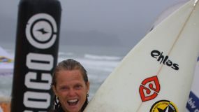 Brigitte Mayer incentiva surf feminino