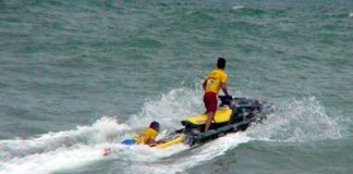 Jet ski alivia surfistas no SuperSurf