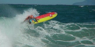 Longboarders arriscam tudo em Maresias