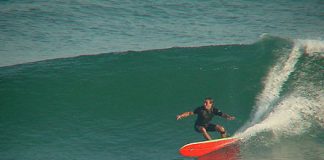 Maresias premia pioneiros com altas ondas em 2003