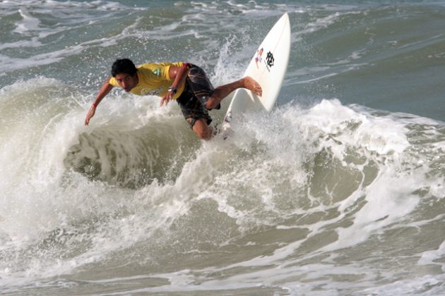 André Fagundes, Brasileiro de Surf Universitário 2009, Ponta Negra (RN). Foto: Rodrigo Mesquita.