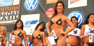 Beach girls desfilam no Rio