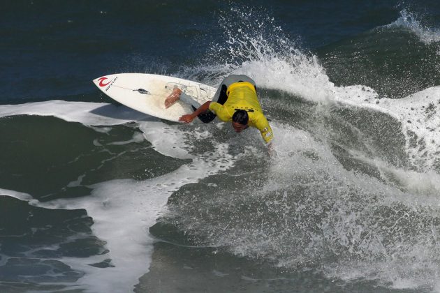 Medi Veminardi, Oakley Pro Junior 2010, Joaquina, Florianópolis (SC). Foto: Basílio Ruy / Oakley.